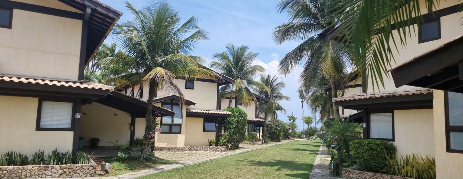 Residencial frente a la costa